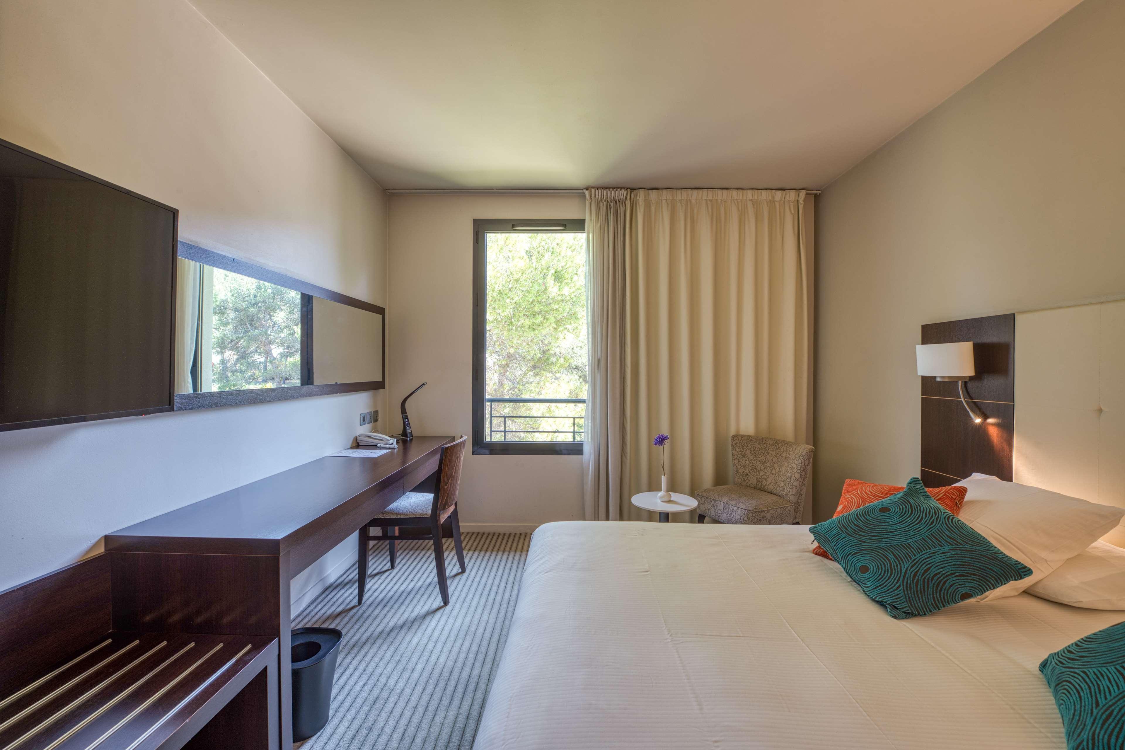Mercure Aix-En-Provence La Duranne Gare Tgv Exterior photo