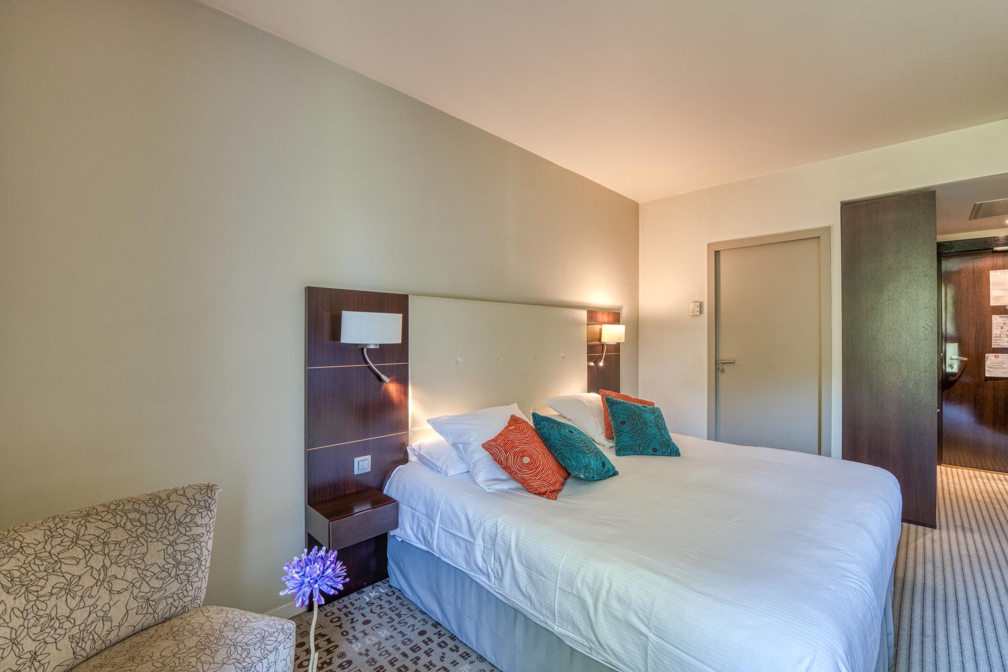 Mercure Aix-En-Provence La Duranne Gare Tgv Exterior photo