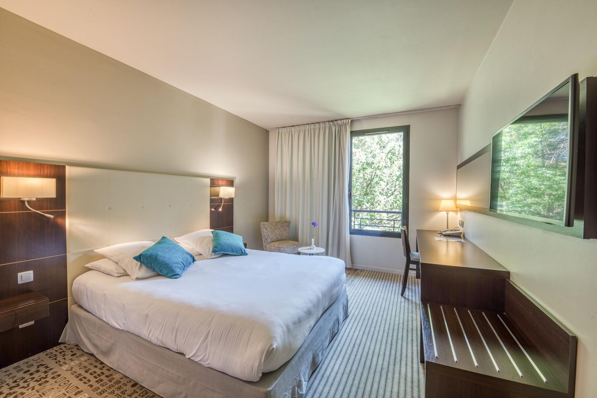 Mercure Aix-En-Provence La Duranne Gare Tgv Exterior photo