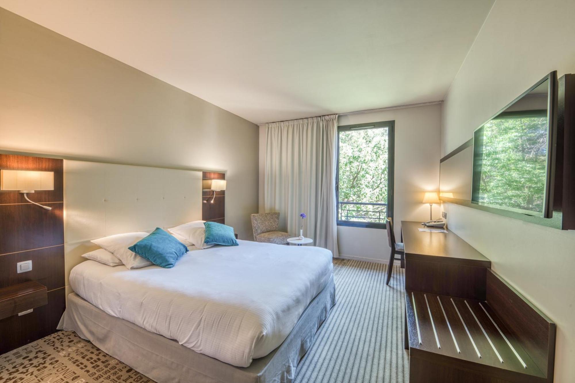 Mercure Aix-En-Provence La Duranne Gare Tgv Exterior photo