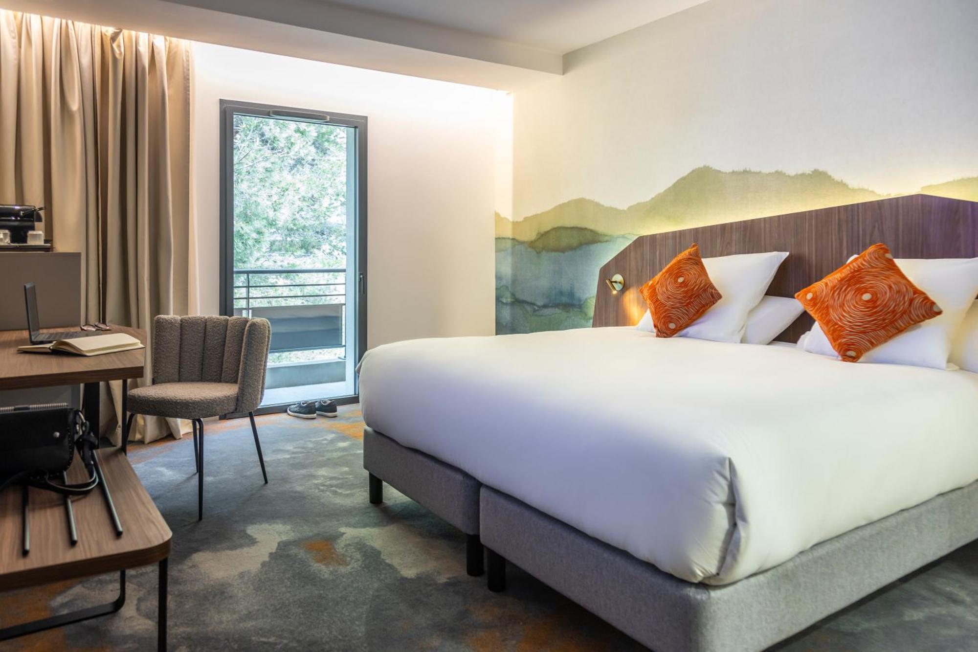 Mercure Aix-En-Provence La Duranne Gare Tgv Exterior photo