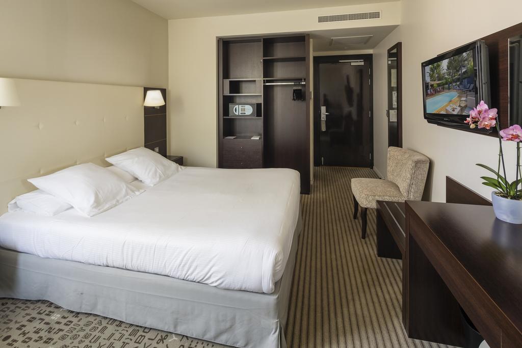 Mercure Aix-En-Provence La Duranne Gare Tgv Room photo